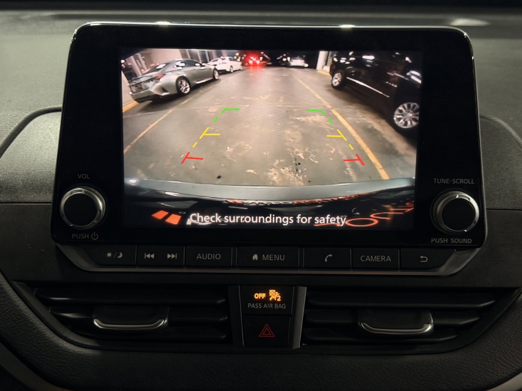 2021 Nissan Altima Image 16