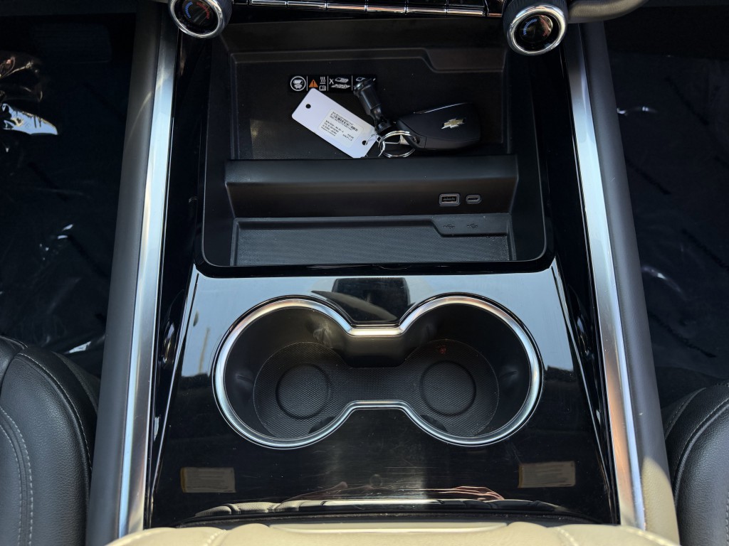 2025 Chevrolet Suburban Image 25