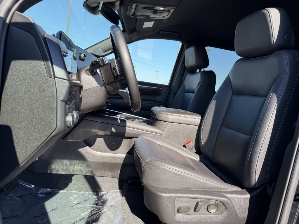 2025 Chevrolet Suburban Image 27