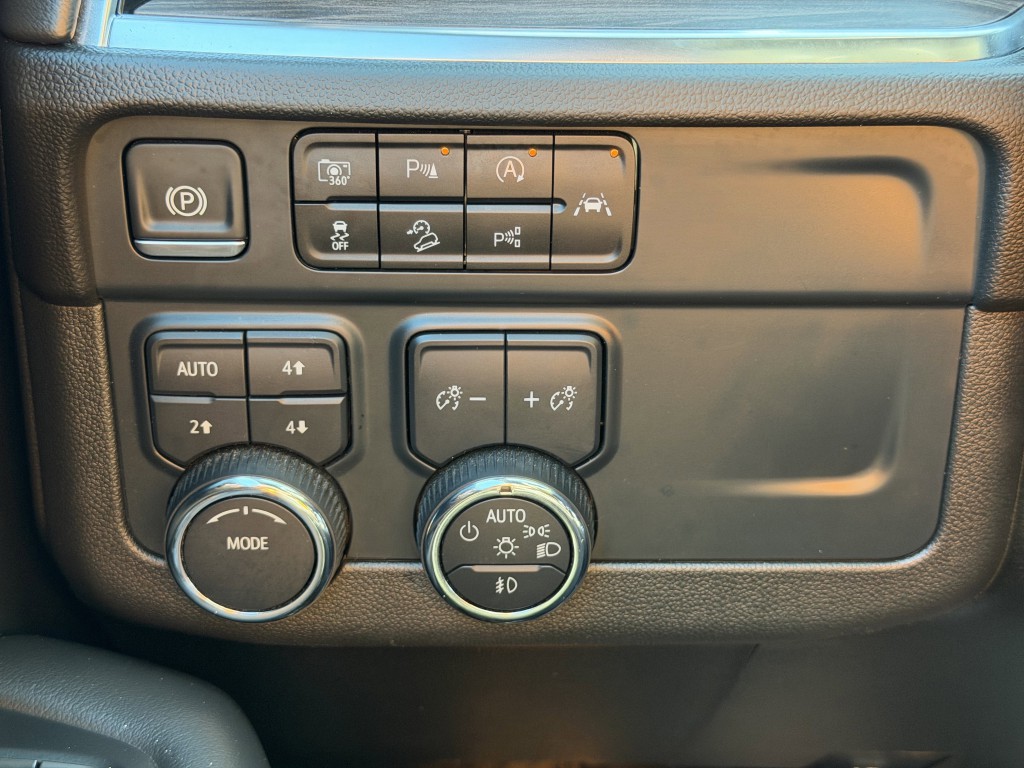 2025 Chevrolet Suburban Image 34