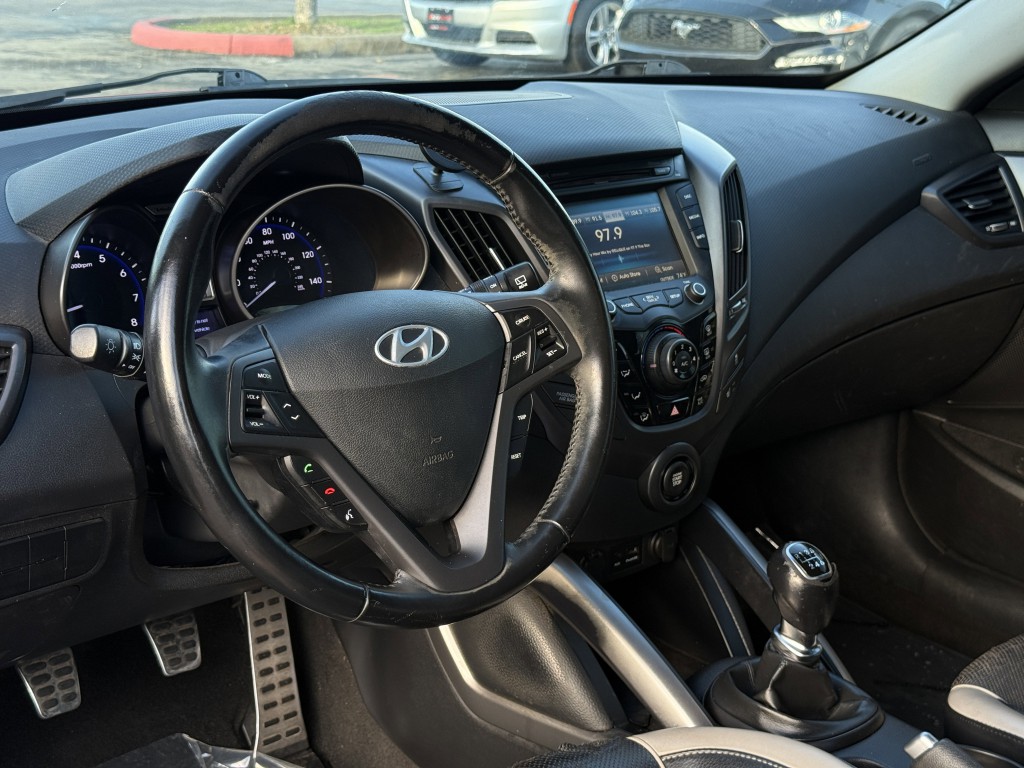 2013 Hyundai Veloster Image 15