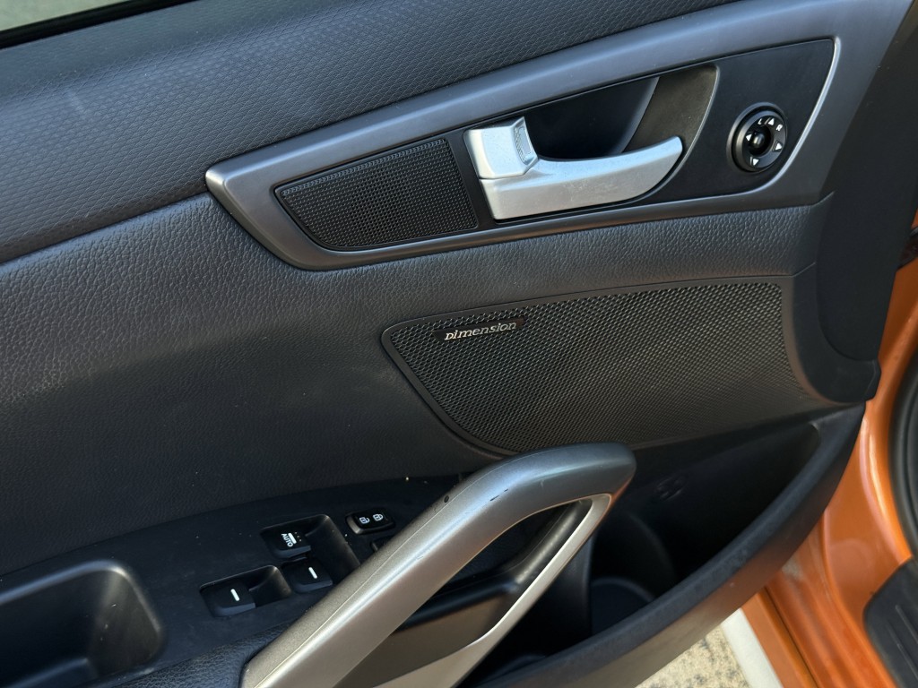 2013 Hyundai Veloster Image 25