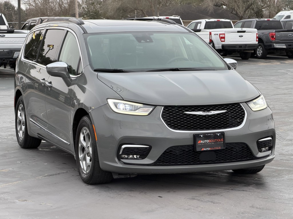 2022 Chrysler Pacifica Image 3