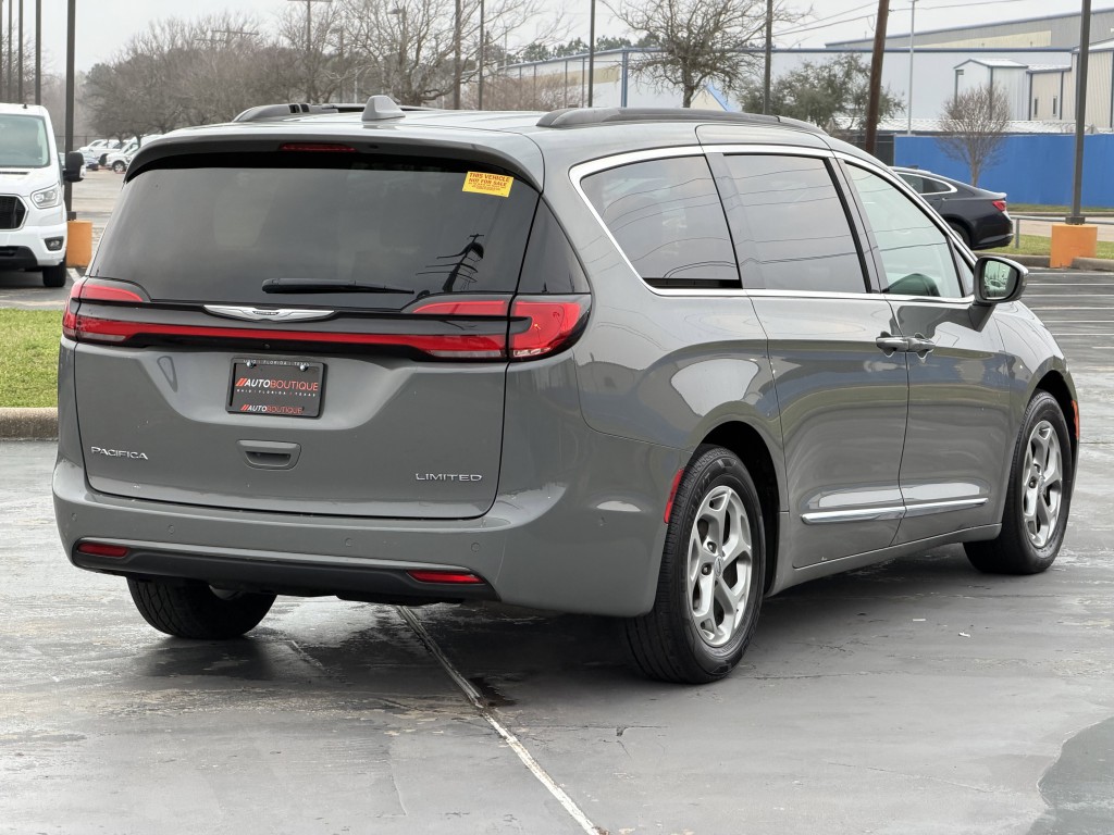 2022 Chrysler Pacifica Image 8
