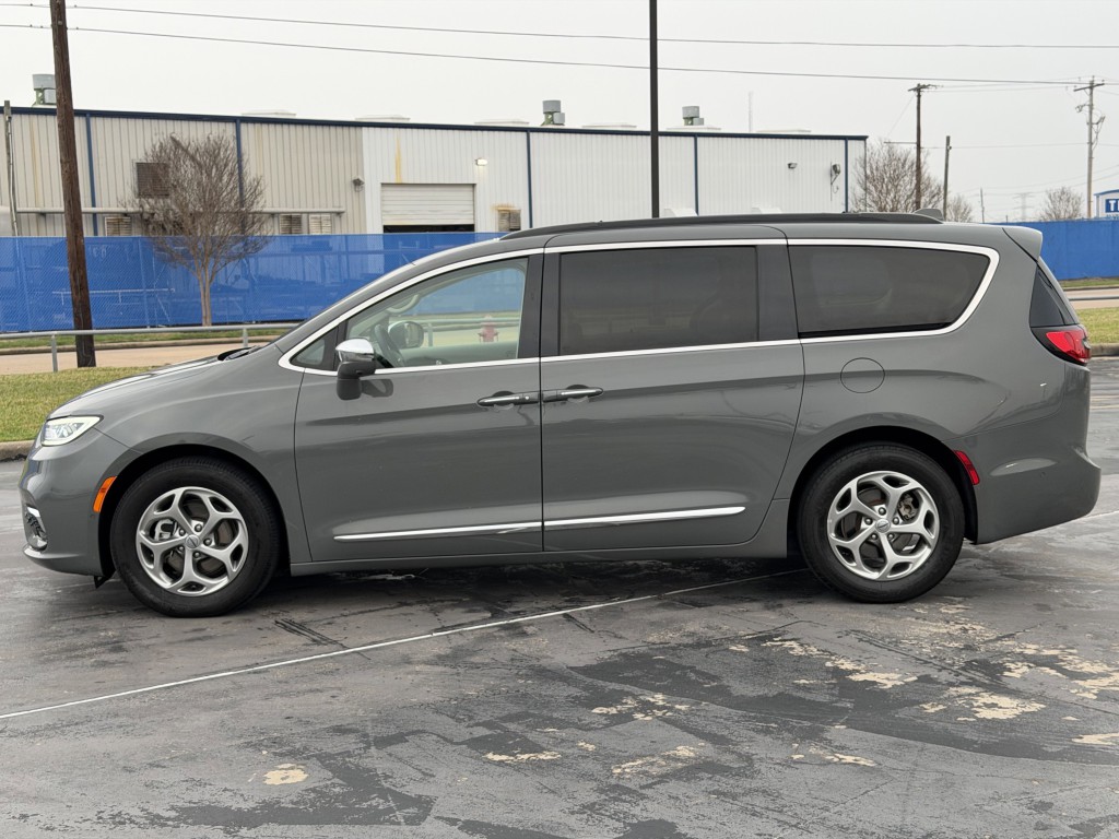 2022 Chrysler Pacifica Image 10