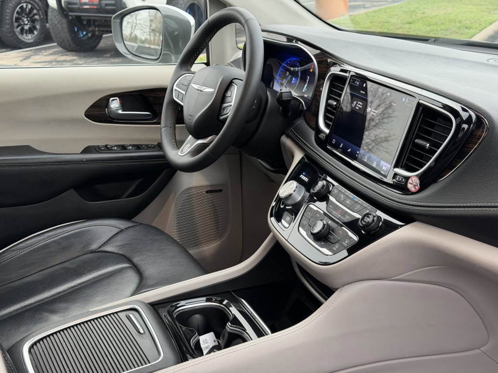 2022 Chrysler Pacifica Image 13