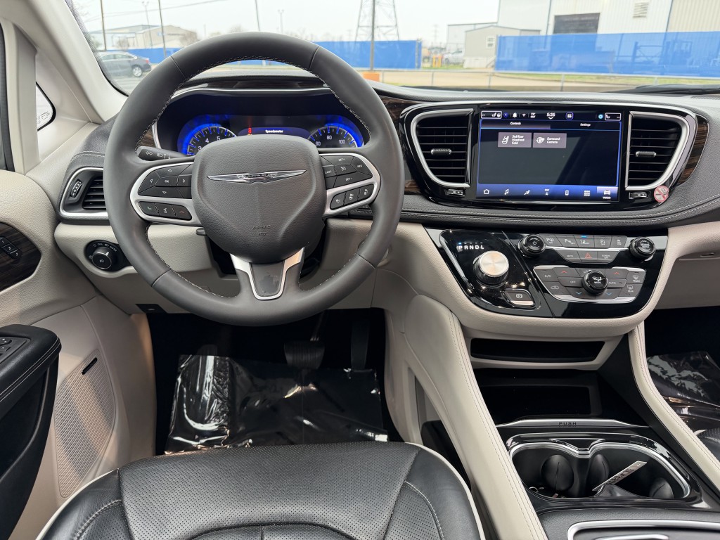 2022 Chrysler Pacifica Image 14