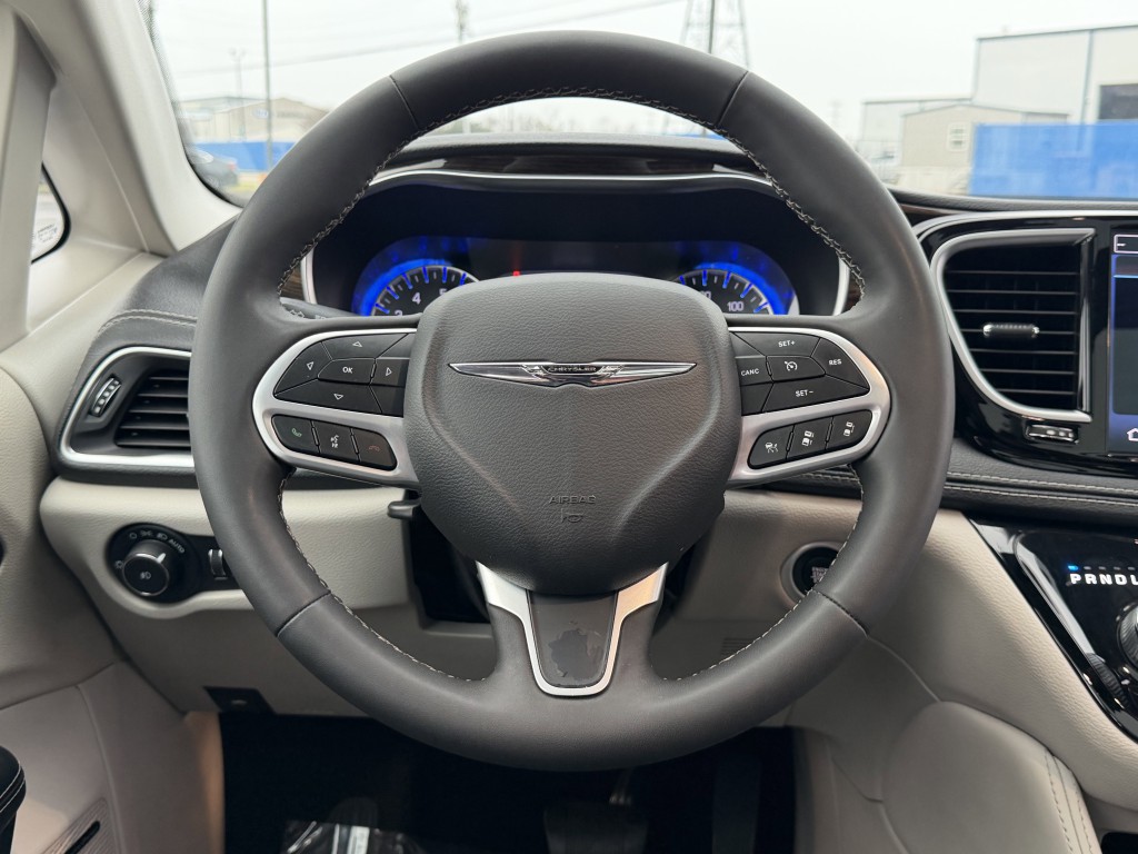 2022 Chrysler Pacifica Image 15