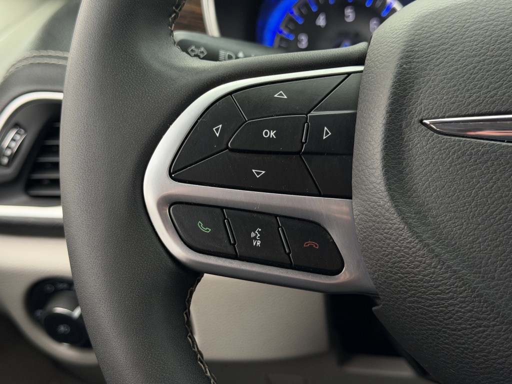 2022 Chrysler Pacifica Image 16