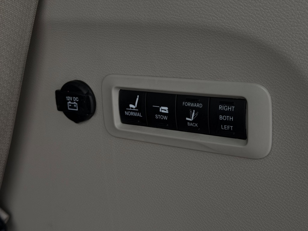 2022 Chrysler Pacifica Image 32