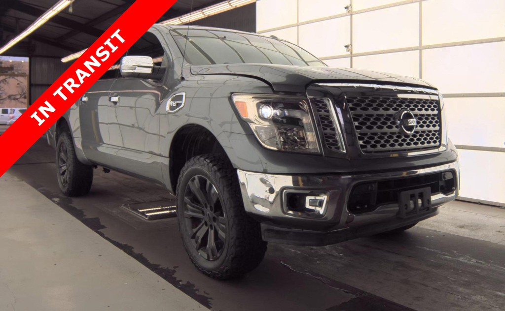 2017 Nissan Titan Image 5