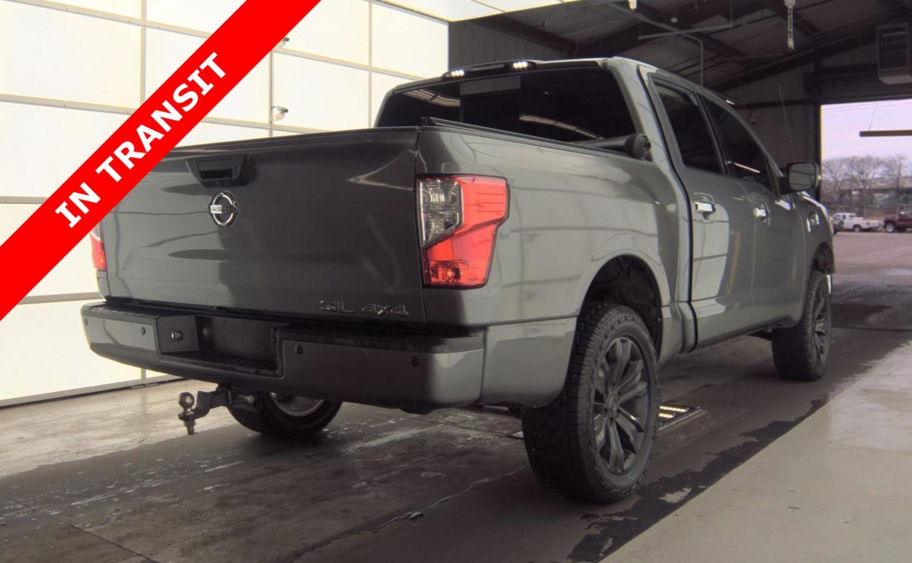 2017 Nissan Titan Image 6