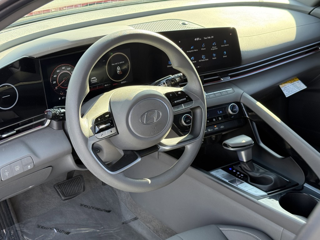 2024 Hyundai Elantra Image 14