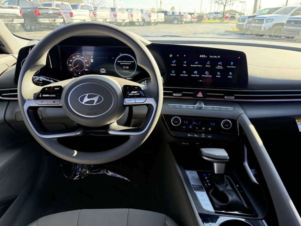 2024 Hyundai Elantra Image 16