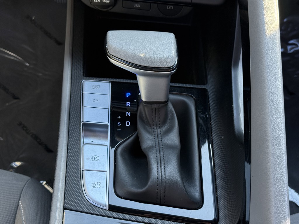 2024 Hyundai Elantra Image 25