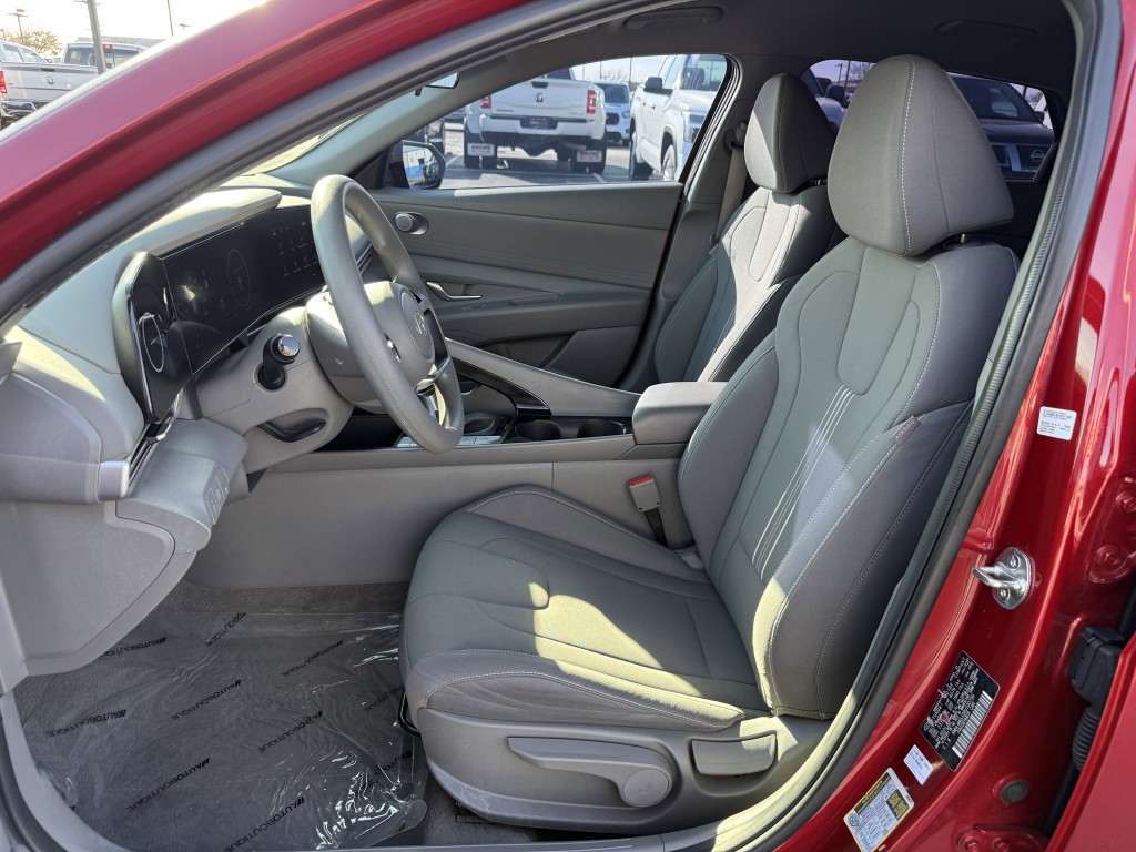 2024 Hyundai Elantra Image 31