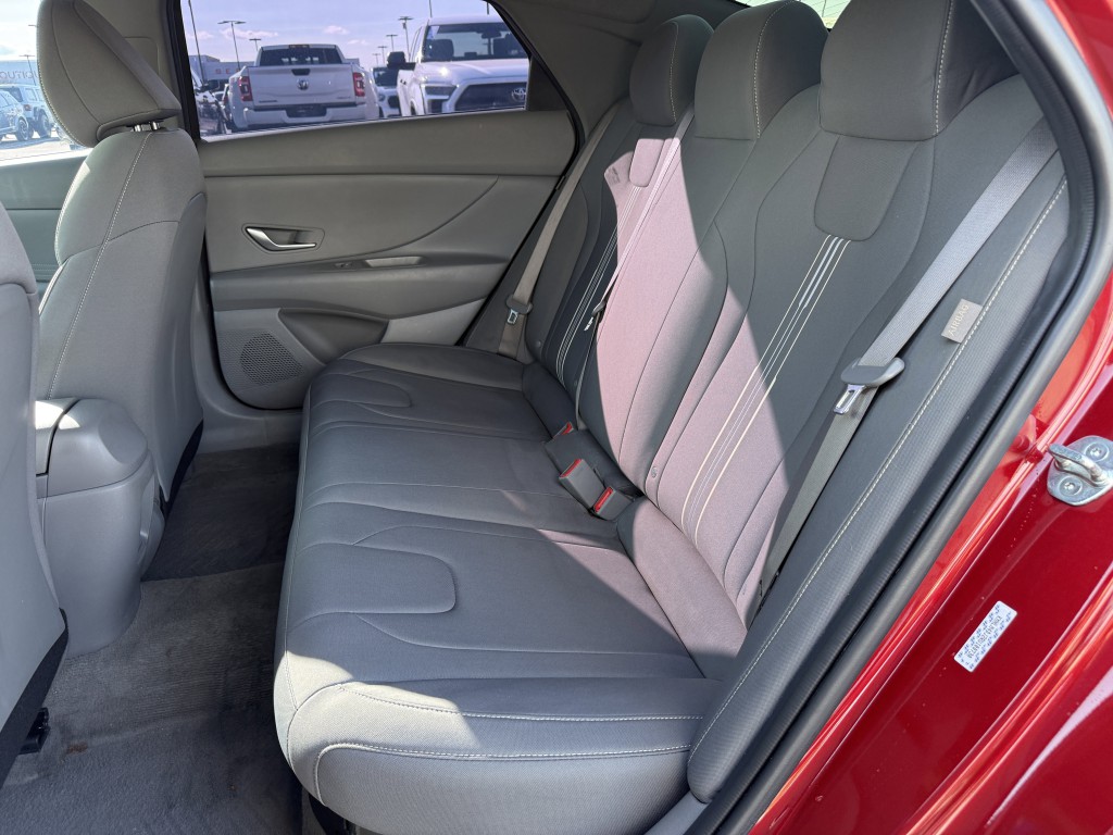 2024 Hyundai Elantra Image 35