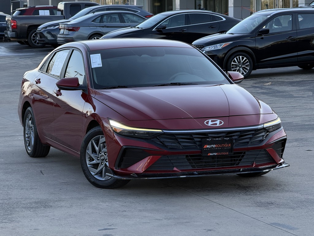 2024 Hyundai Elantra Image 3