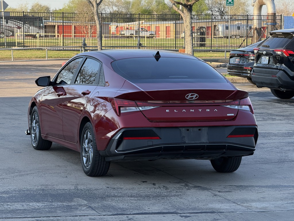 2024 Hyundai Elantra Image 10