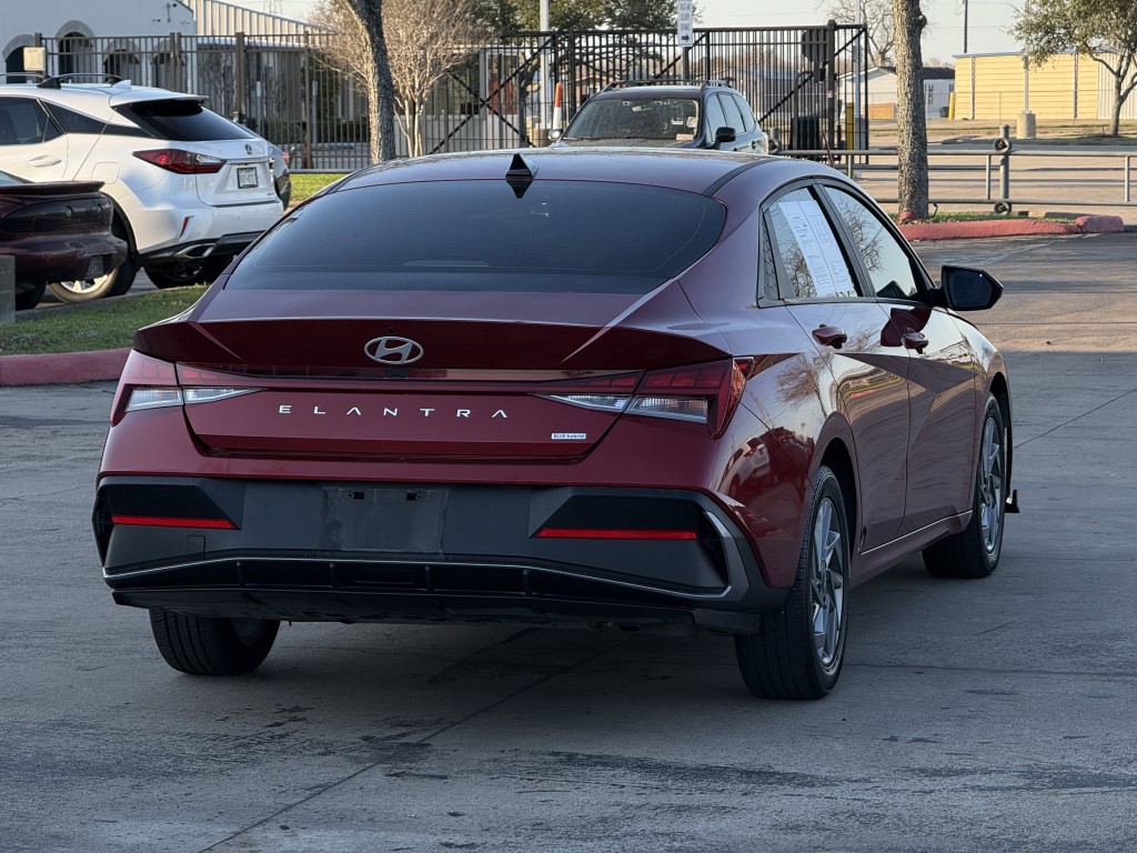2024 Hyundai Elantra Image 11