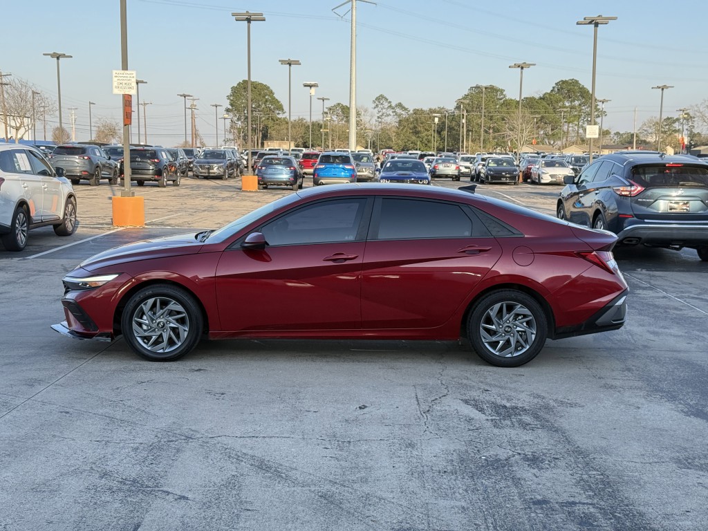 2024 Hyundai Elantra Image 12