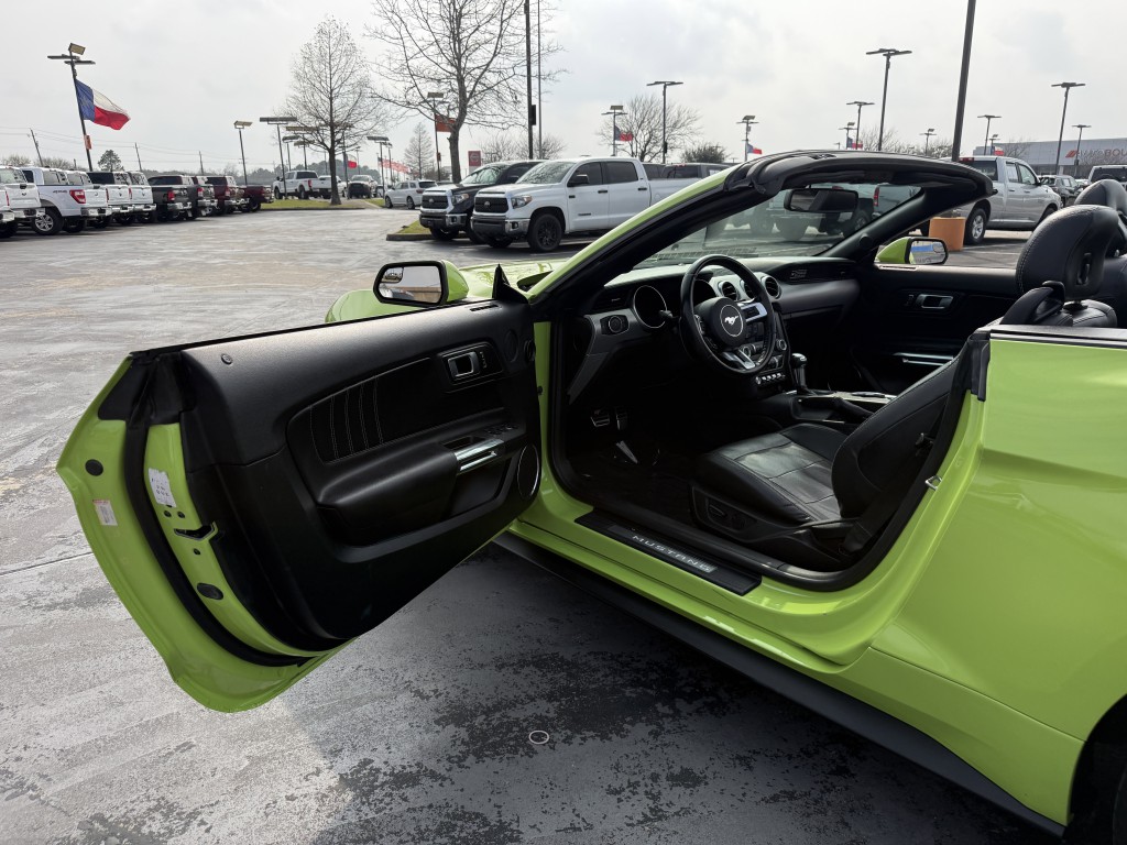 2020 Ford Mustang Image 15