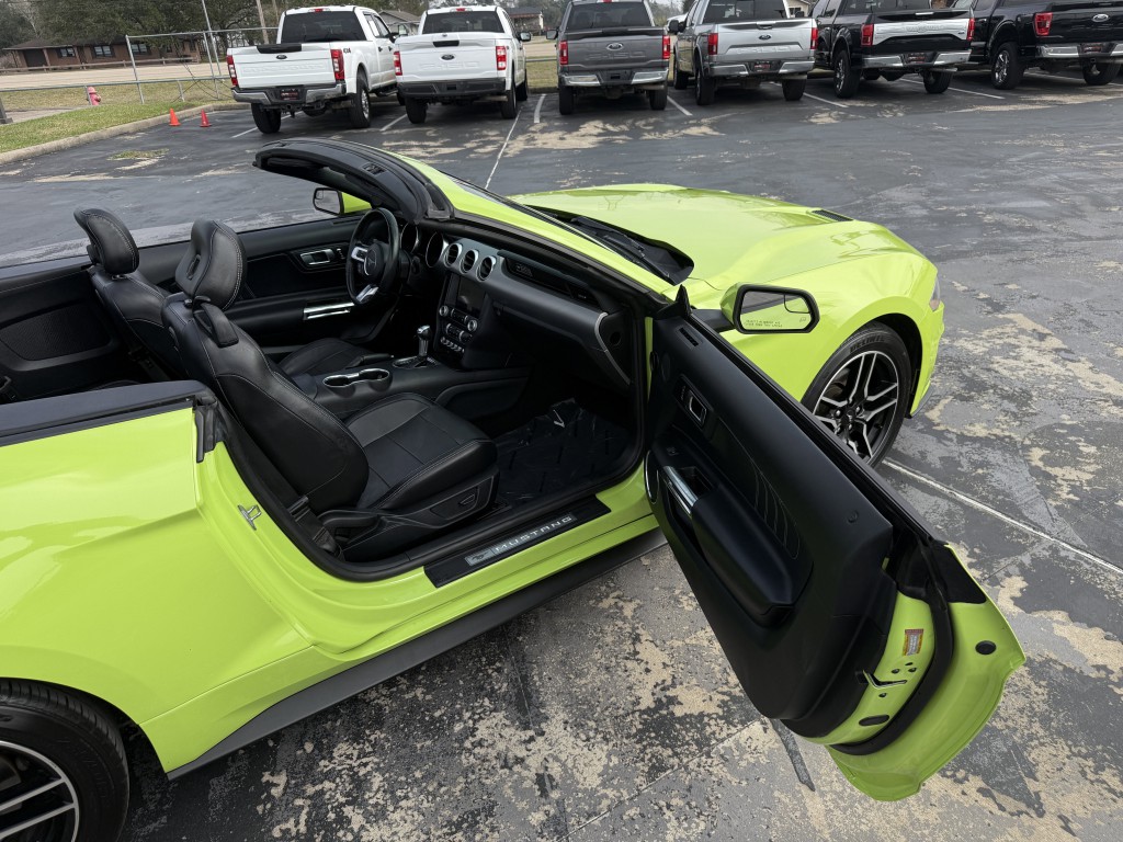 2020 Ford Mustang Image 18