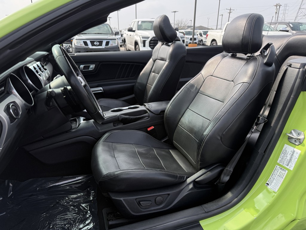 2020 Ford Mustang Image 30