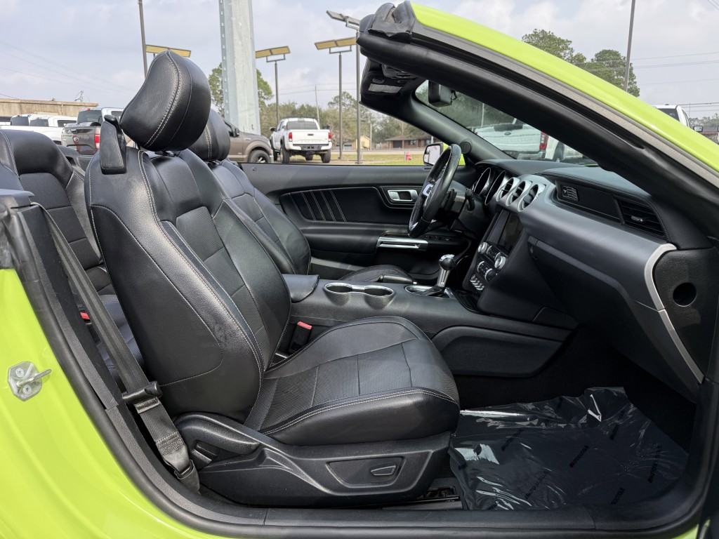 2020 Ford Mustang Image 32