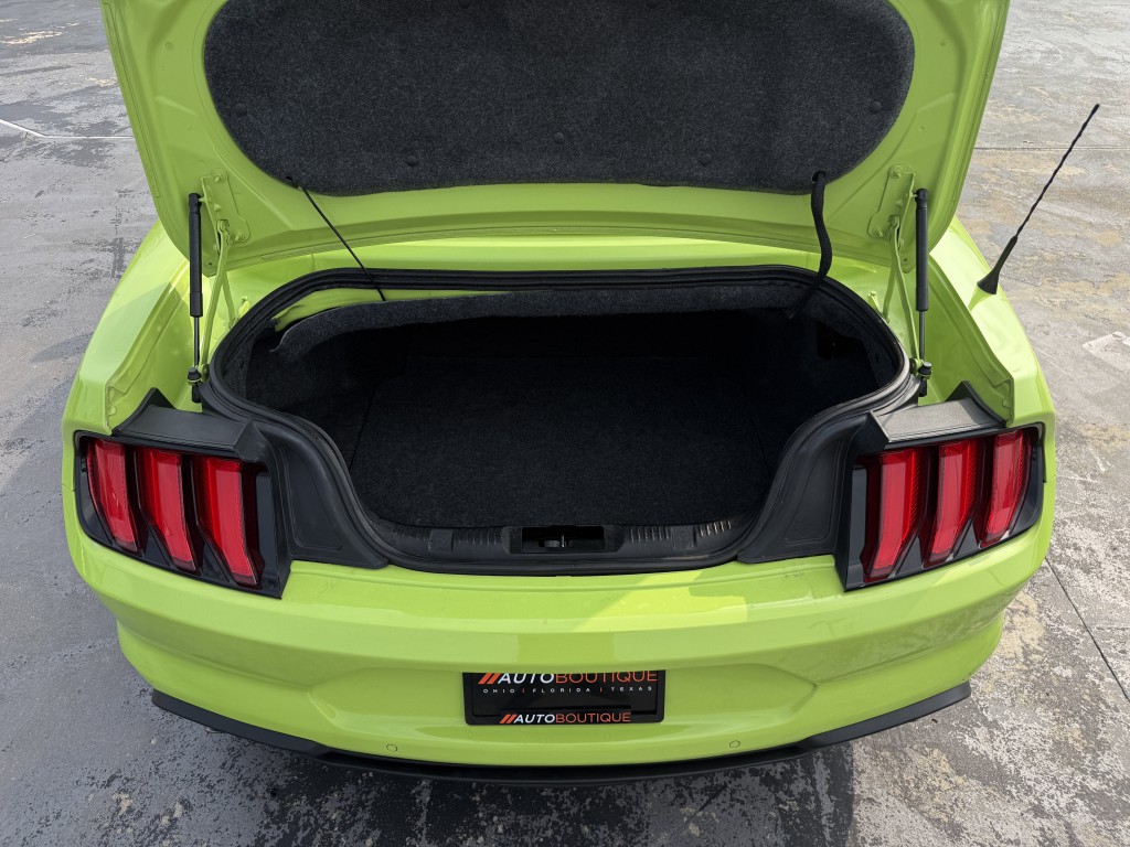 2020 Ford Mustang Image 36