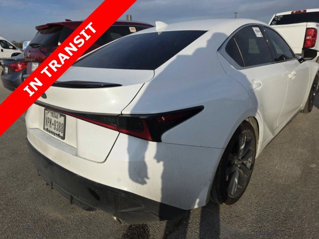 2021 Lexus IS Image 5