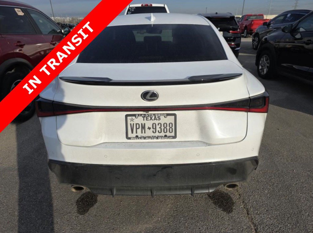 2021 Lexus IS Image 6