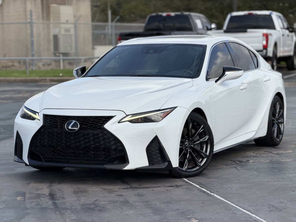 2021 Lexus IS Image 5