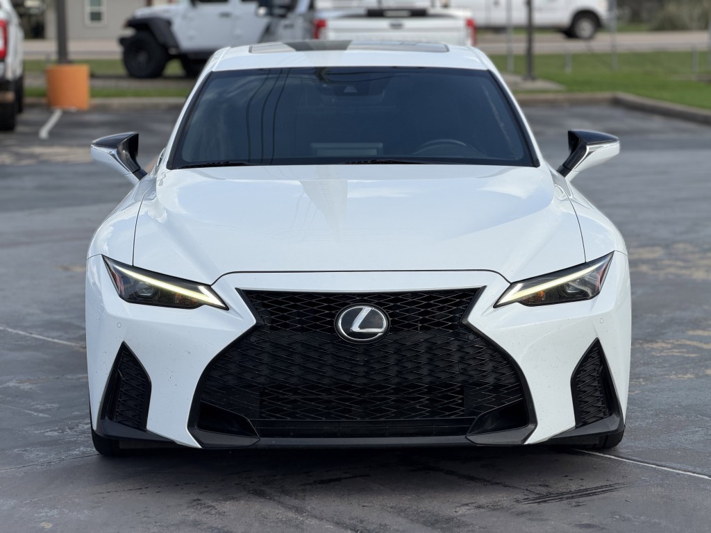 2021 Lexus IS Image 6