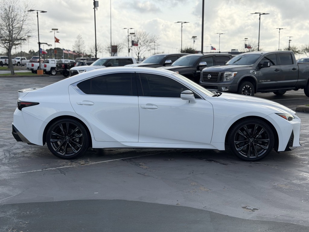 2021 Lexus IS Image 10