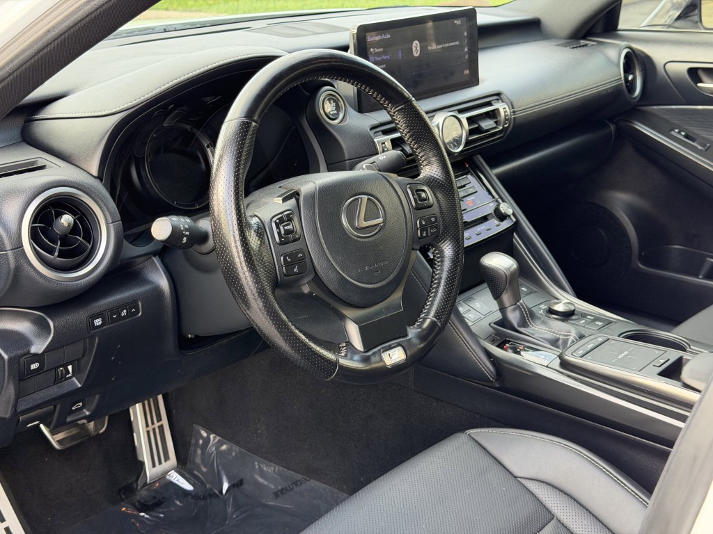 2021 Lexus IS Image 13