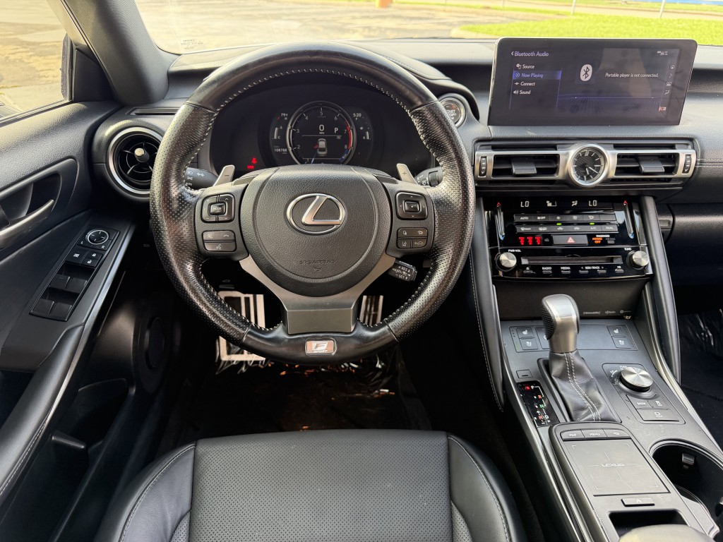 2021 Lexus IS Image 15