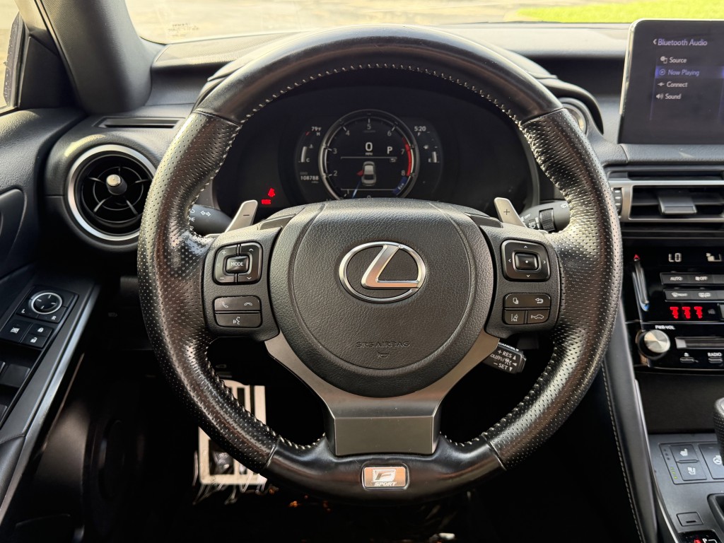 2021 Lexus IS Image 16