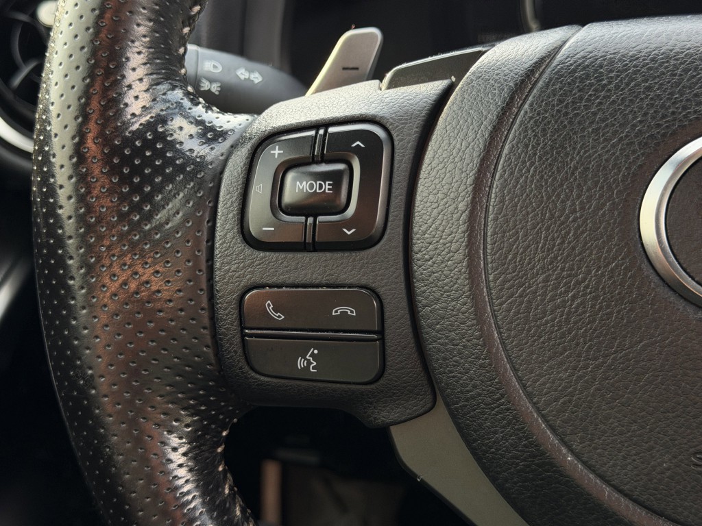 2021 Lexus IS Image 17