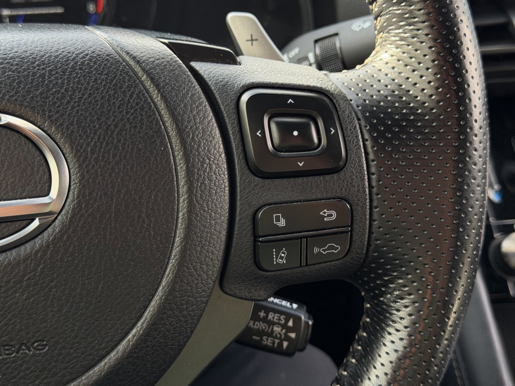 2021 Lexus IS Image 18