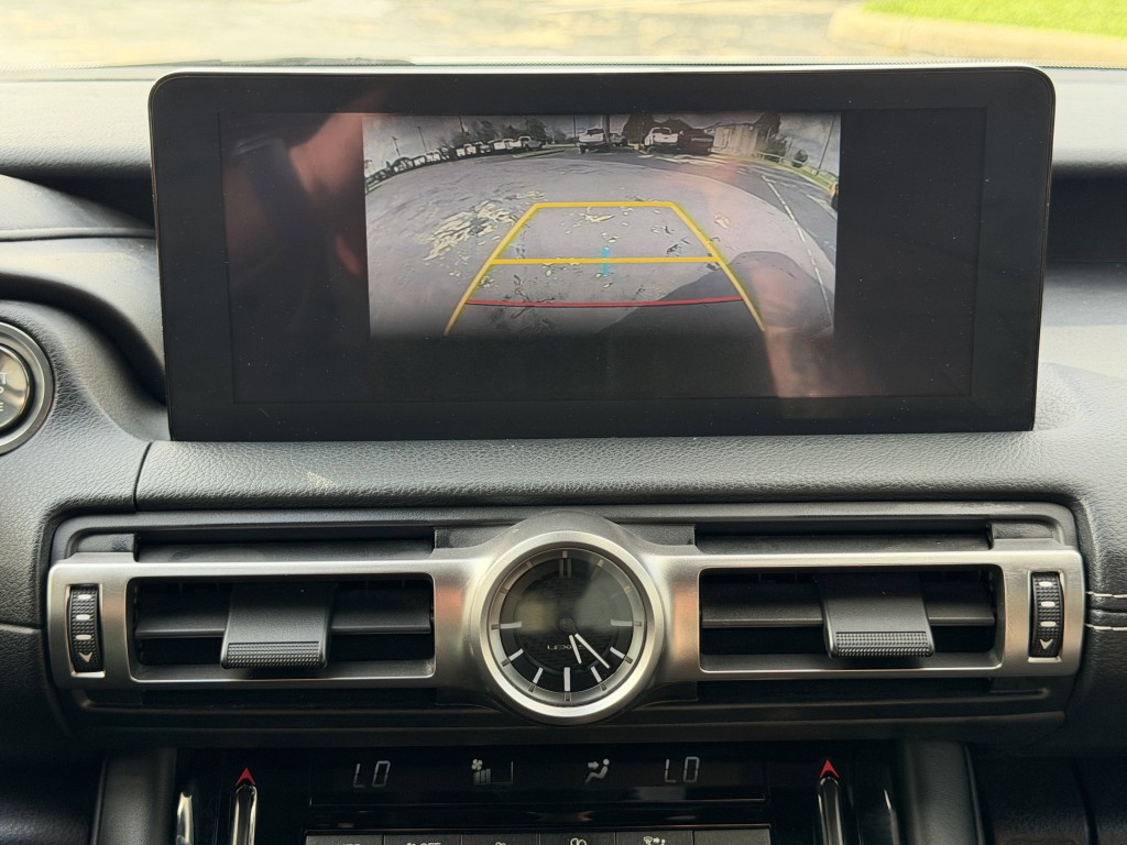 2021 Lexus IS Image 21