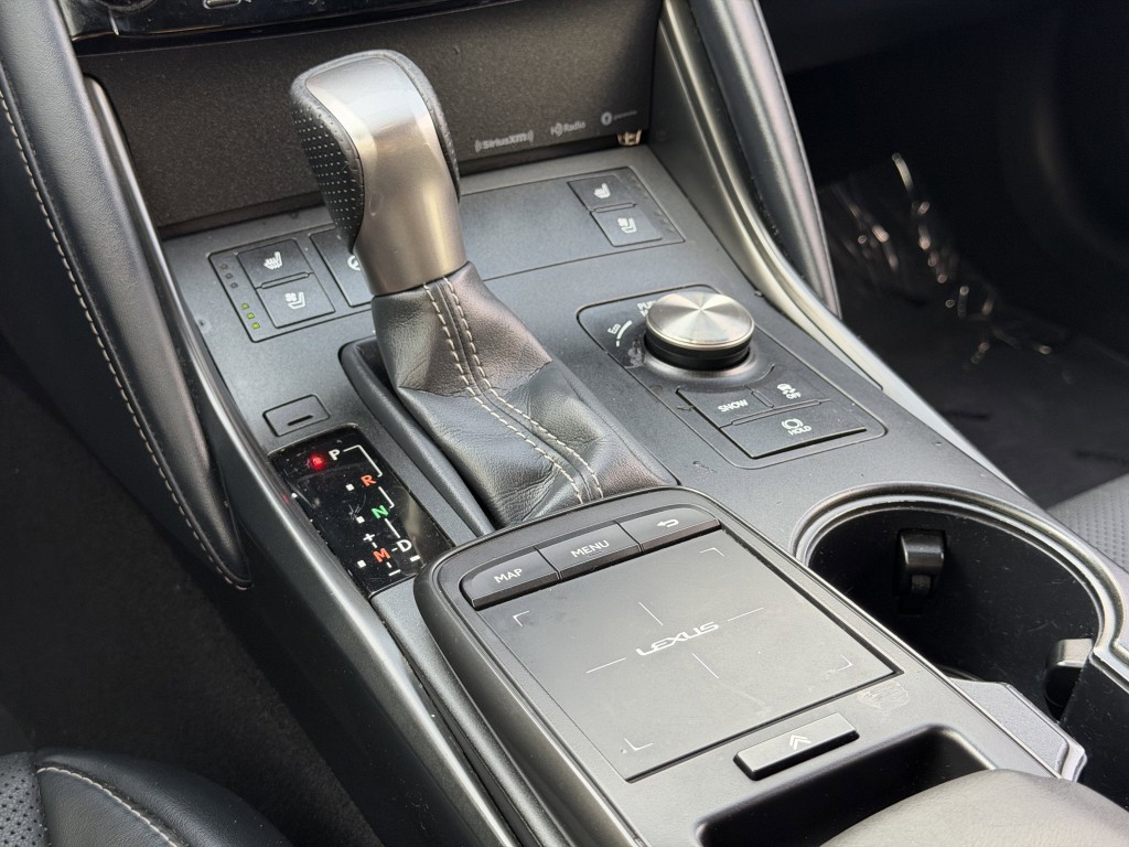 2021 Lexus IS Image 23