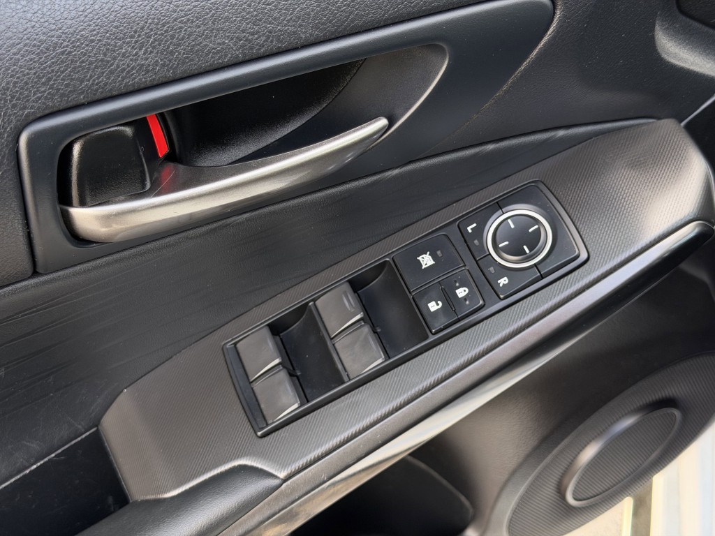 2021 Lexus IS Image 24