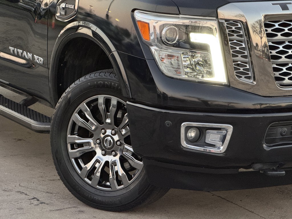 2016 Nissan Titan Image 9