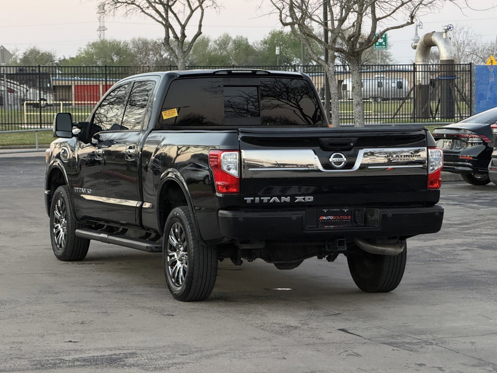 2016 Nissan Titan Image 10