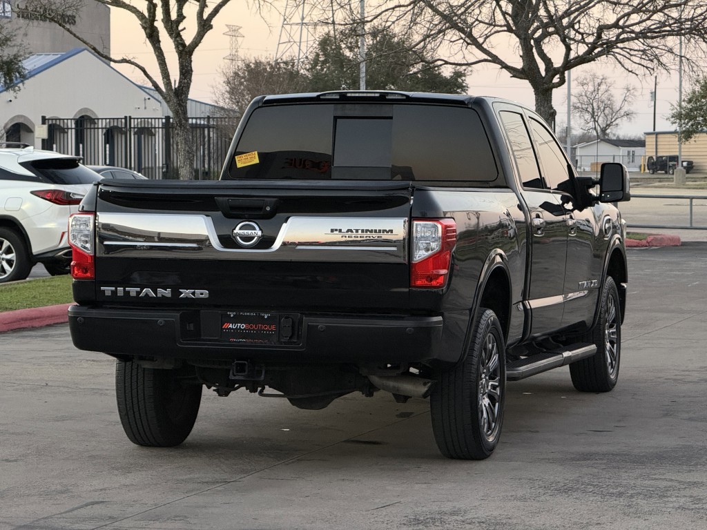 2016 Nissan Titan Image 11