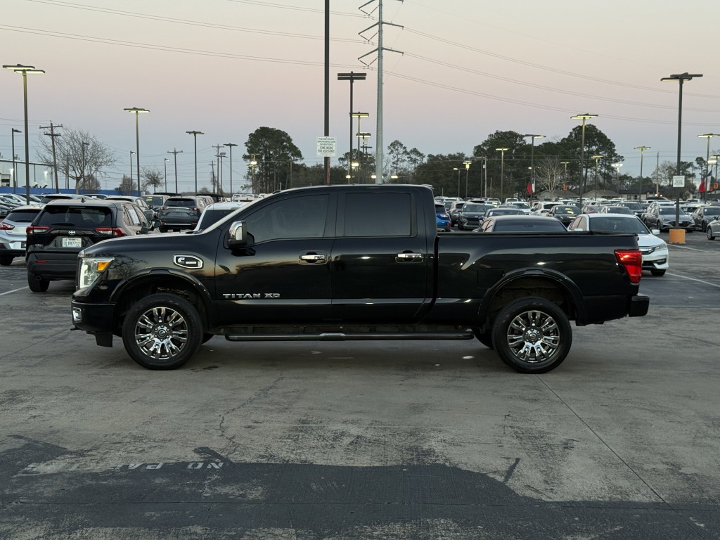 2016 Nissan Titan Image 12