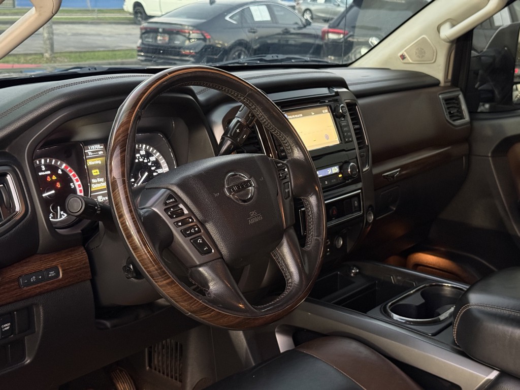 2016 Nissan Titan Image 14