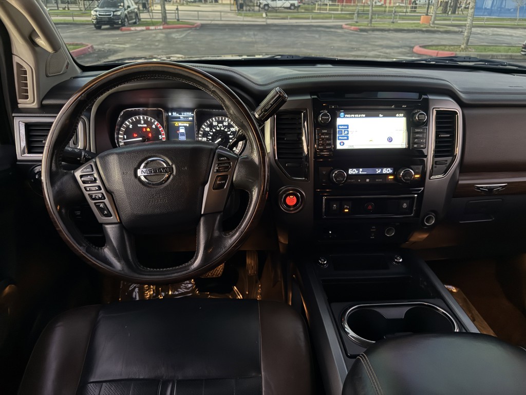 2016 Nissan Titan Image 16