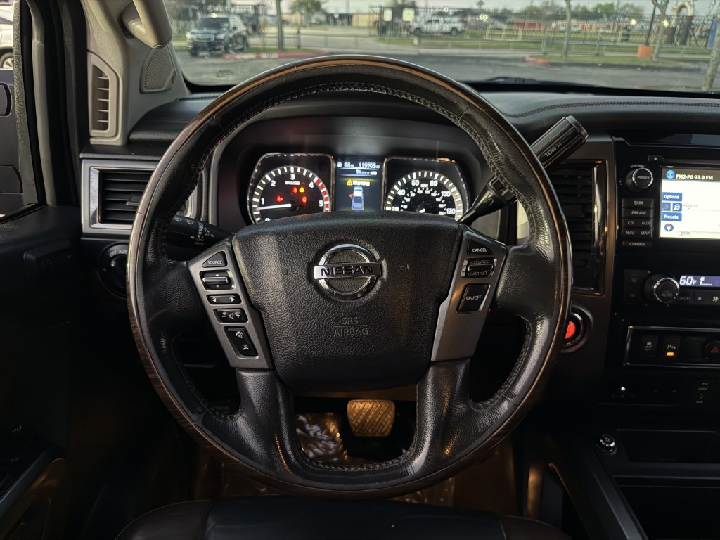 2016 Nissan Titan Image 17